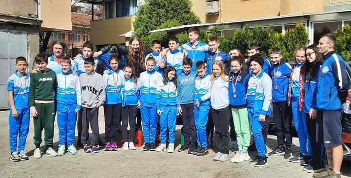 Девет медала за плувците на „Царевец“ 